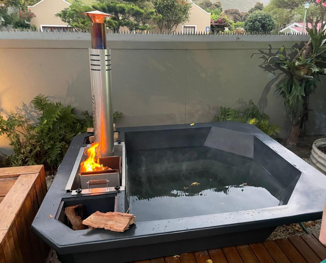 허머너스 Seven On Flora- Hot Tub, Modern With Amazing Outside Area 빌라 외부 사진
