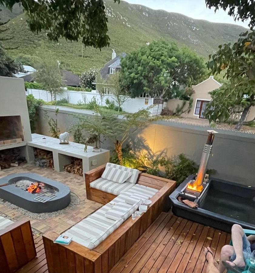 허머너스 Seven On Flora- Hot Tub, Modern With Amazing Outside Area 빌라 외부 사진