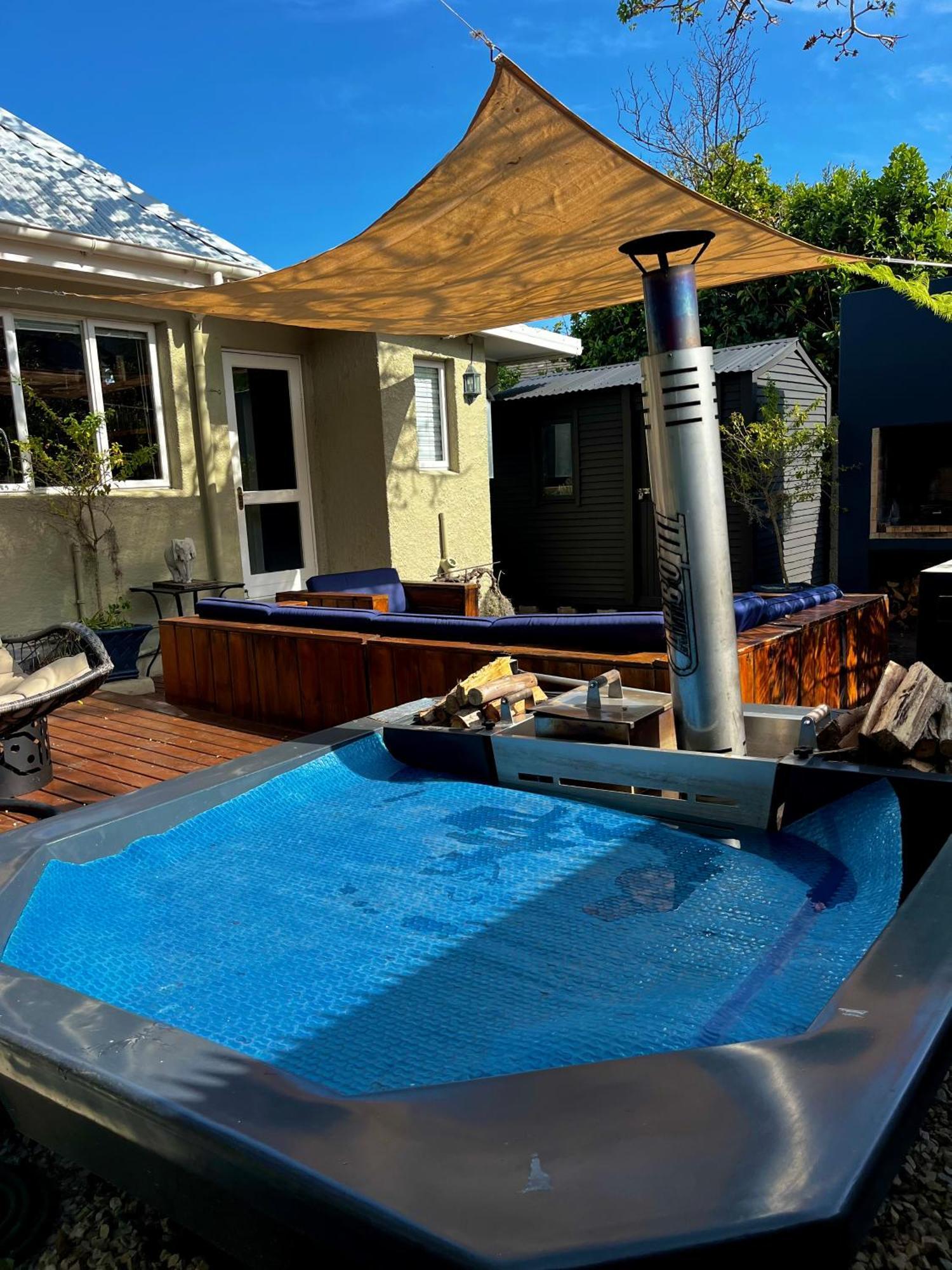 허머너스 Seven On Flora- Hot Tub, Modern With Amazing Outside Area 빌라 외부 사진